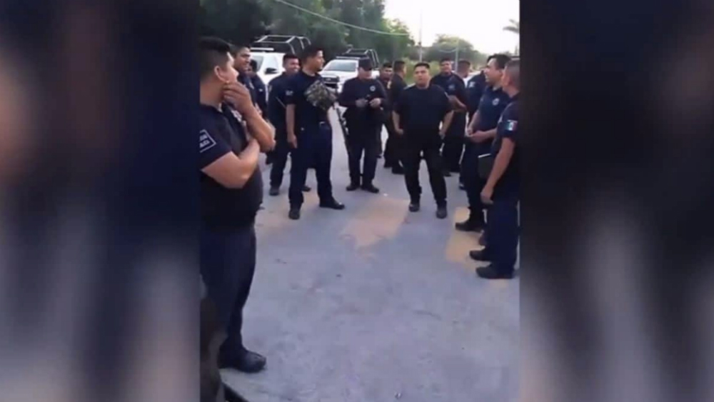 Policías municipales en Nuevo León logran cese de director operativo
