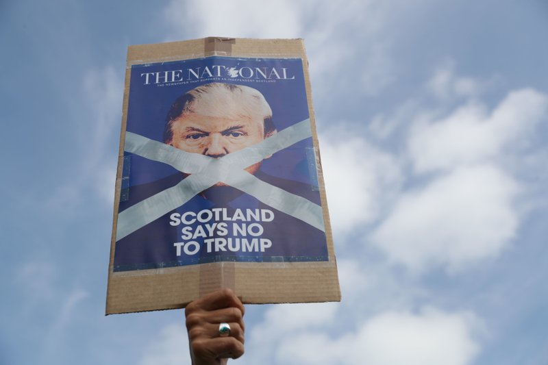 #Video Protestan durante visita de Trump a Escocia - protestas-escocia-trump2
