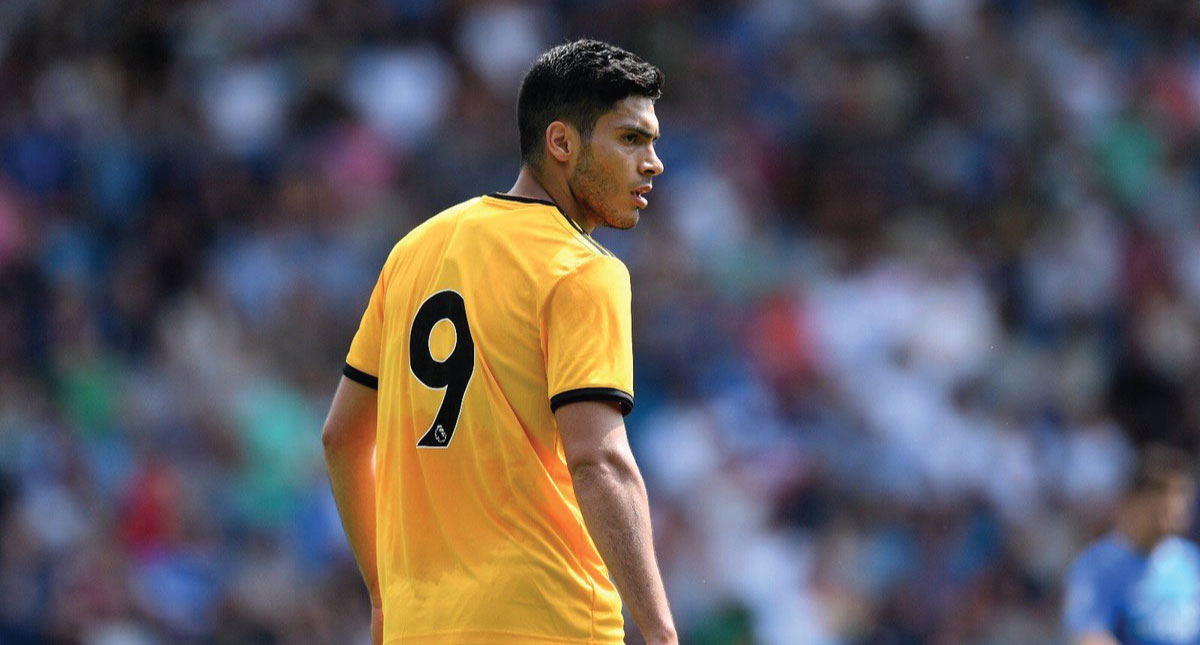 Raúl Jiménez falla penal en su debut con el Wolverhampton