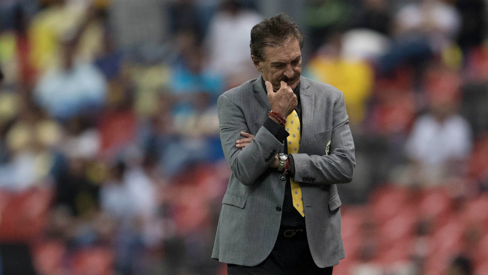 Tribunal de Jalisco manda detener a Ricardo La Volpe; obtiene amparo