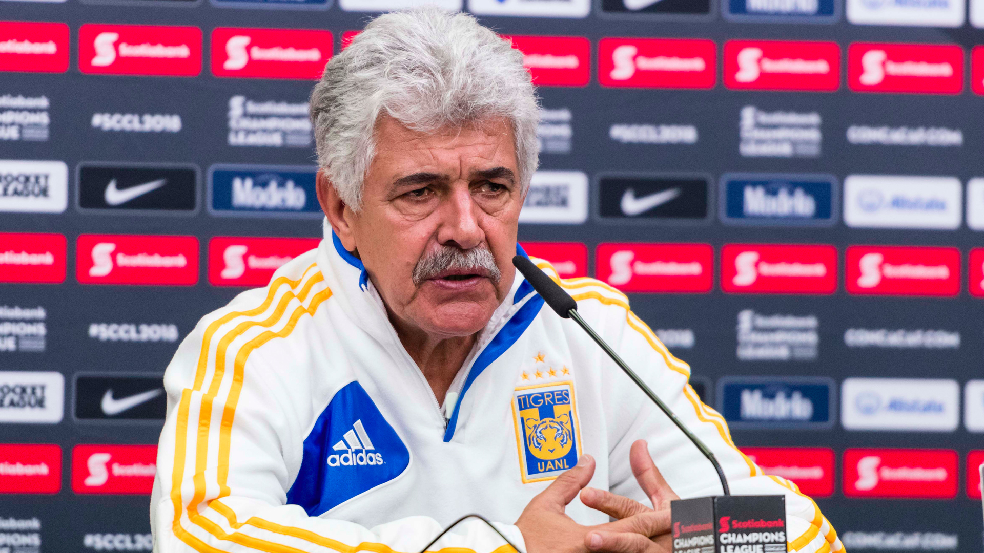 #Video ‘Tuca’ Ferretti insulta a periodista que no lo dejaba hablar