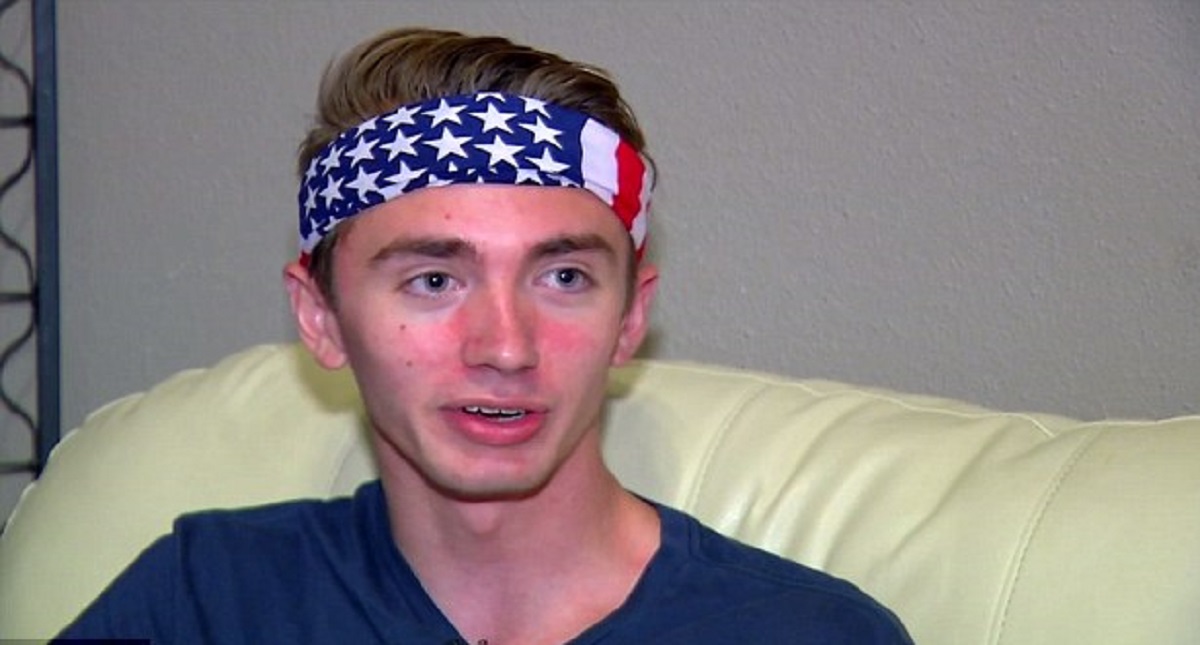 #Video Hombre agrede a joven por usar gorra a favor de Trump - richard-hunter