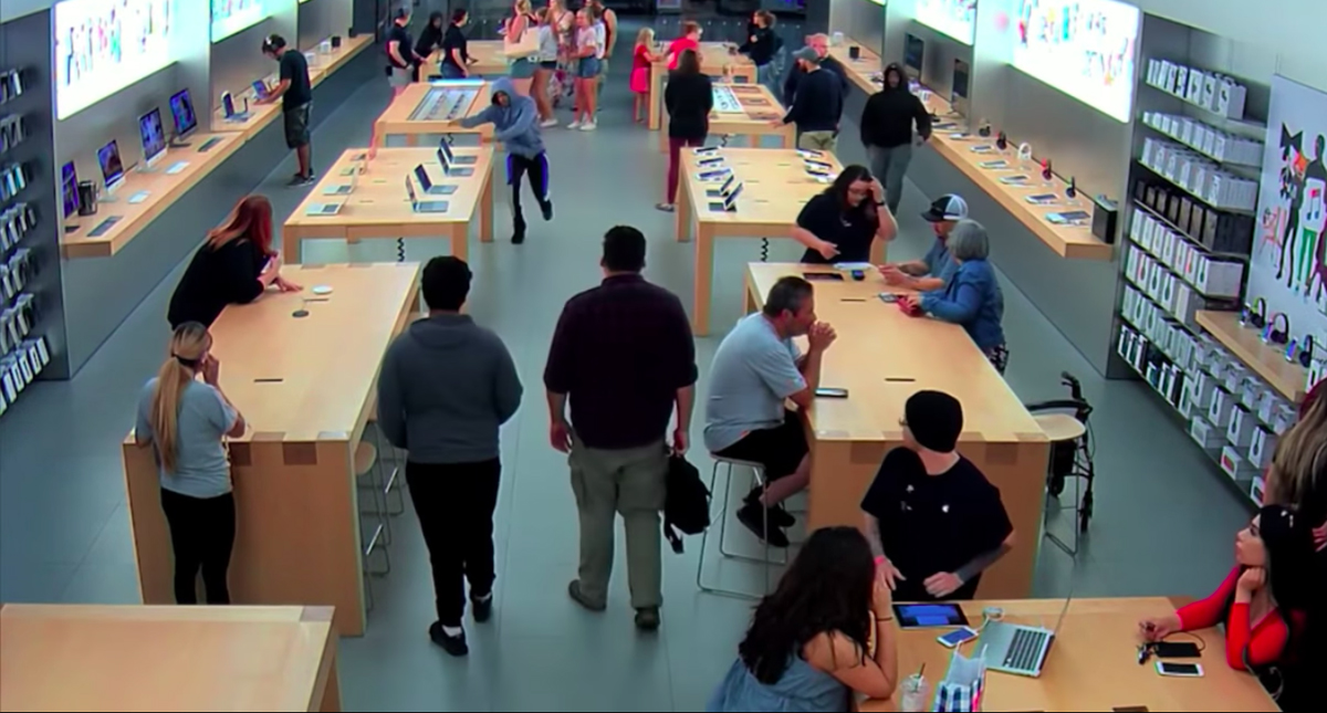 #Video Roban 27 mil dólares en mercancía de Apple Store en California