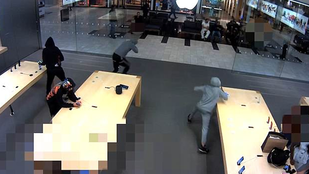 #Video Roban 21 iPhone en Apple Store de Nueva York