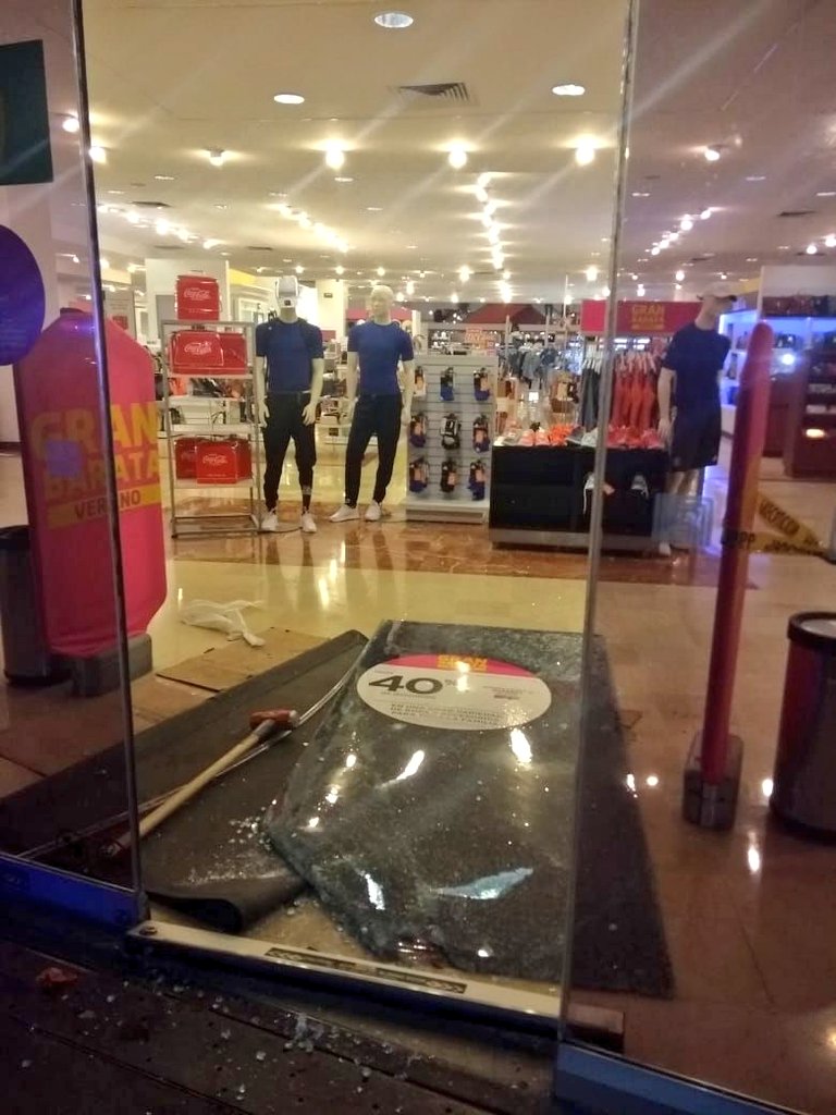 Frustran robo en plaza de Ecatepec - robo-liverpool-plaza-las-americas