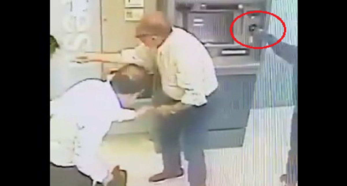 #Video Implementan nueva forma para robar tarjetas en cajeros - robo-tarjetas