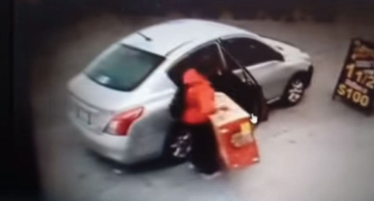 #Video Mujer roba un minisplit en Nuevo León