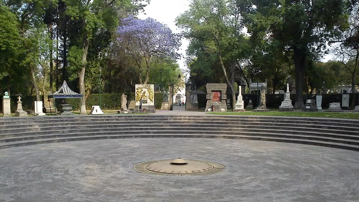 Roban varios objetos en la Rotonda de las Personas Ilustres