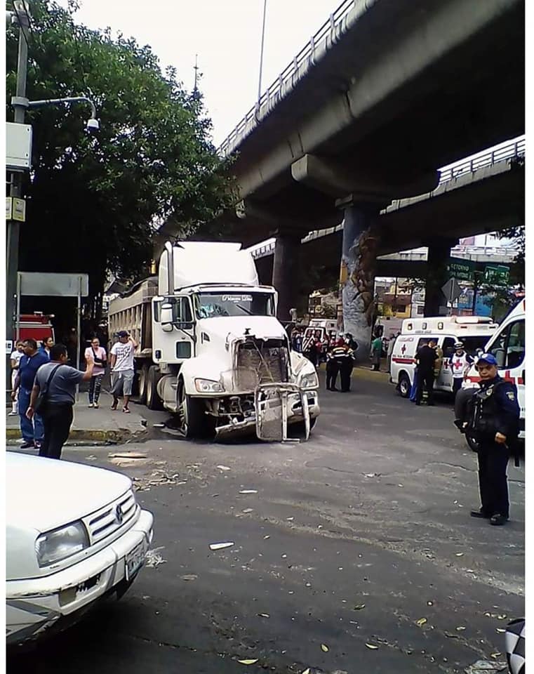 Camión de ruta 76 choca contra trailer en Álvaro Obregón - ruto76int1