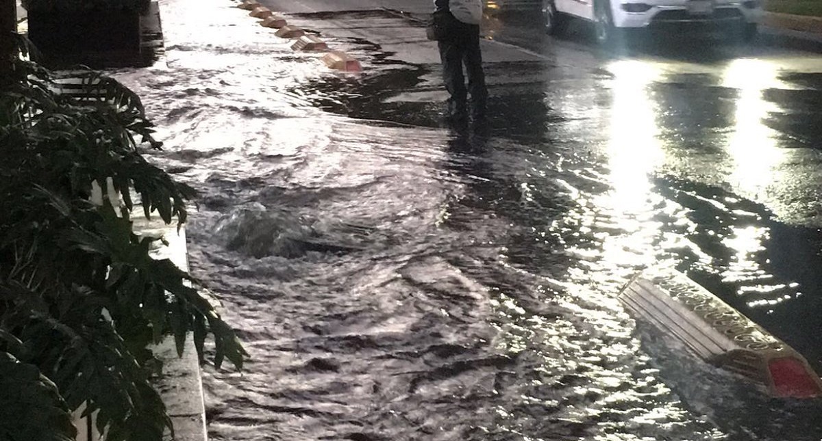 #Video Se desperdician miles de litros de agua por fuga en Polanco