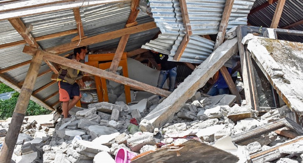 Ya son 16 los muertos por sismo en Indonesia