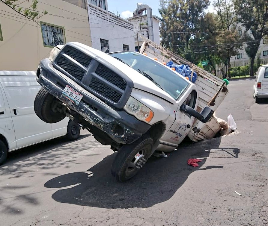 Se abre socavón en la Gustavo A. Madero - socavon-gertrudis-sanchez-2