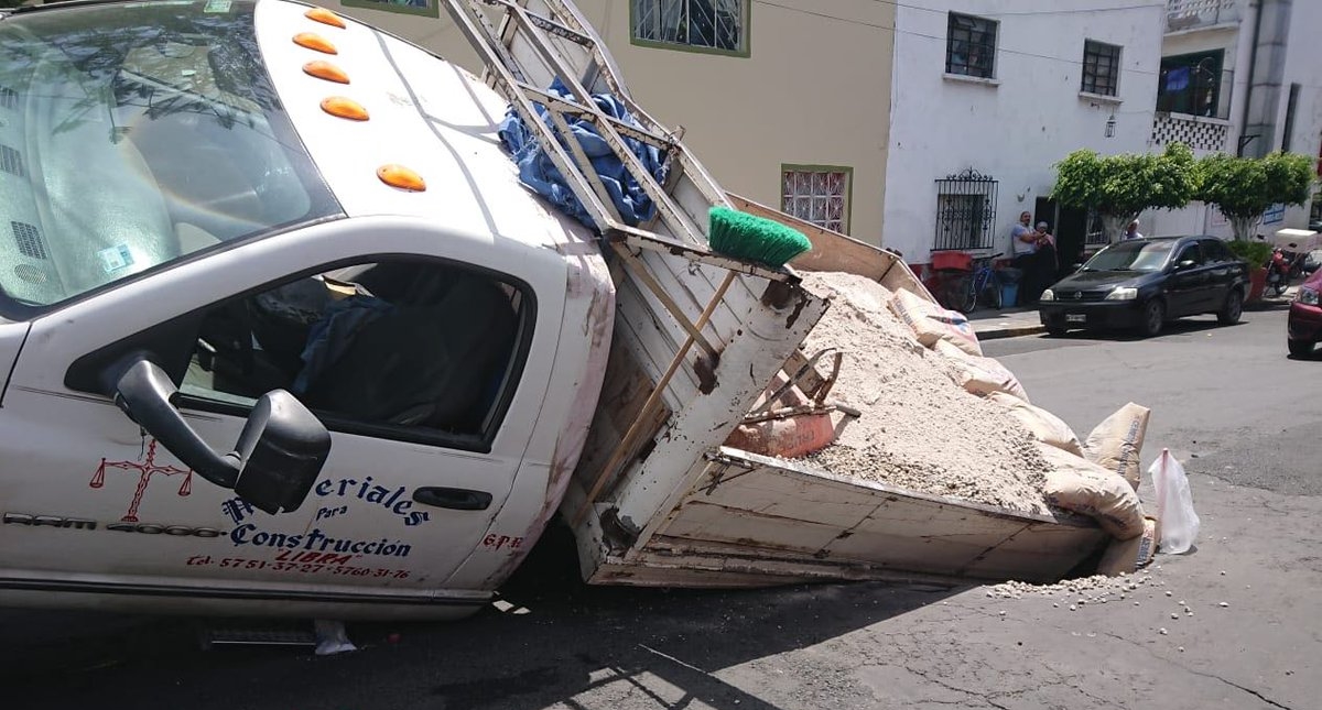 Se abre socavón en la Gustavo A. Madero