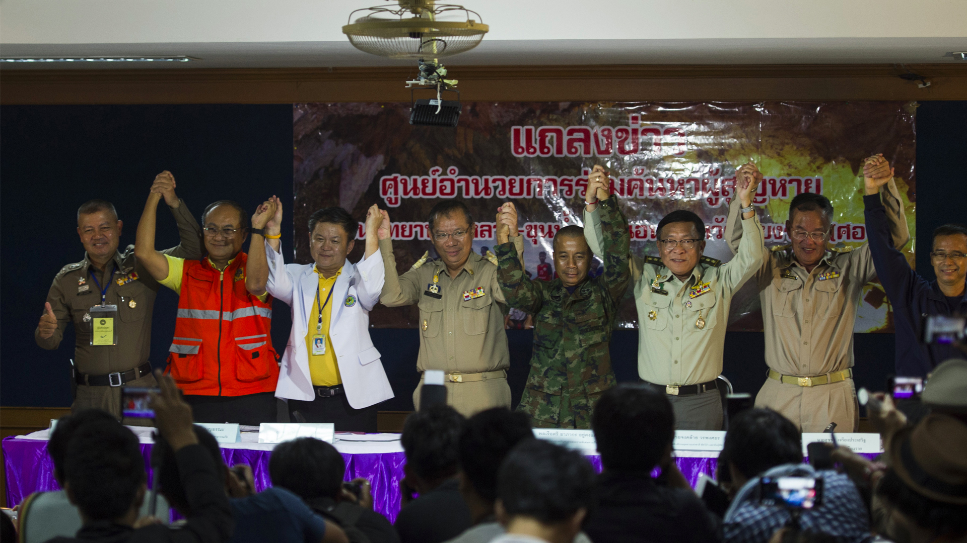 Difunden las primeras imágenes de los niños rescatados en Tailandia - tailandia-ninos-rescatados-cueva-2