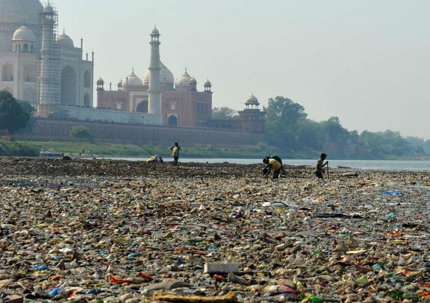 Corte de India planea demoler el Taj Mahal por contaminación - tajmahalint