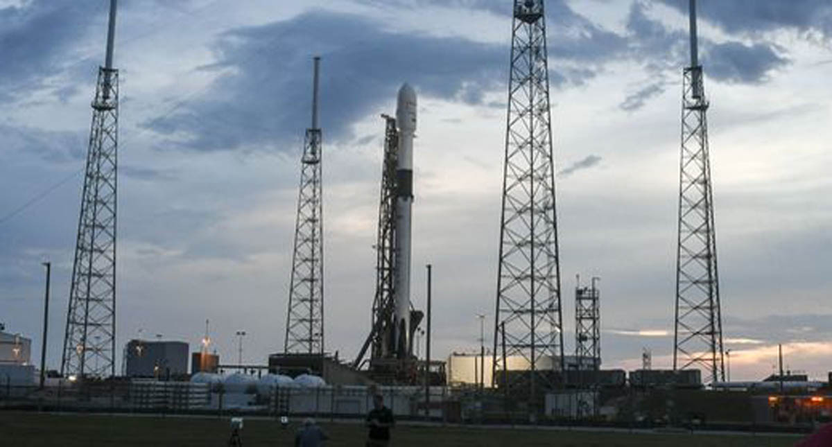 Compañía de Elon Musk lanza con éxito su cohete Falcon 9 - telstar-19-vantage-falcon-9-spacex