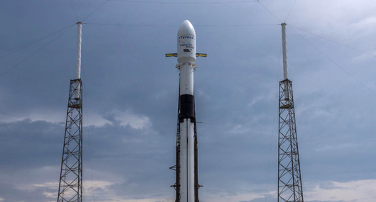 Compañía de Elon Musk lanza con éxito su cohete Falcon 9
