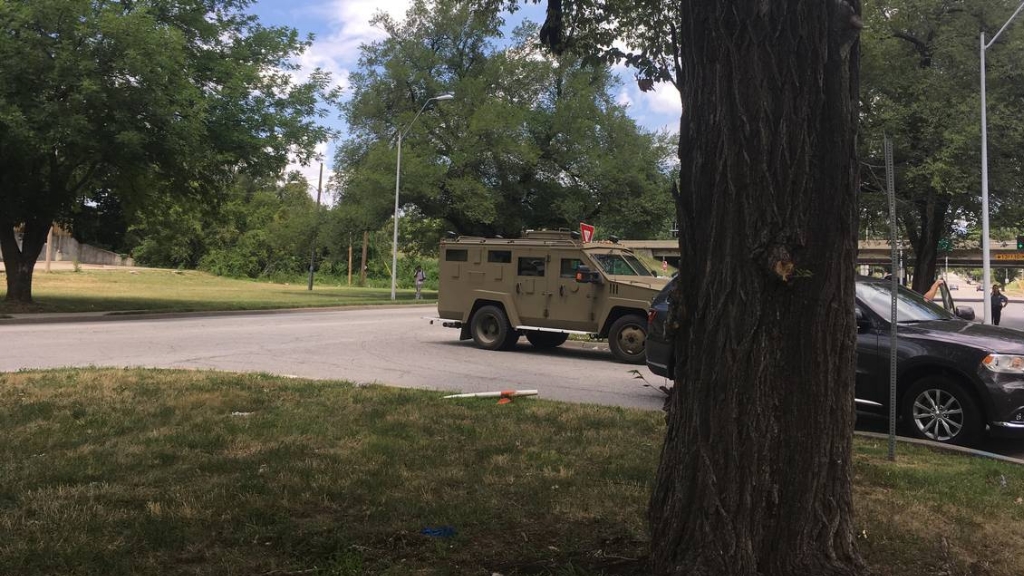 Abaten a presunto homicida en Kansas City, hiere a tres policías - tiroteo-kansas-city-policias-heridos