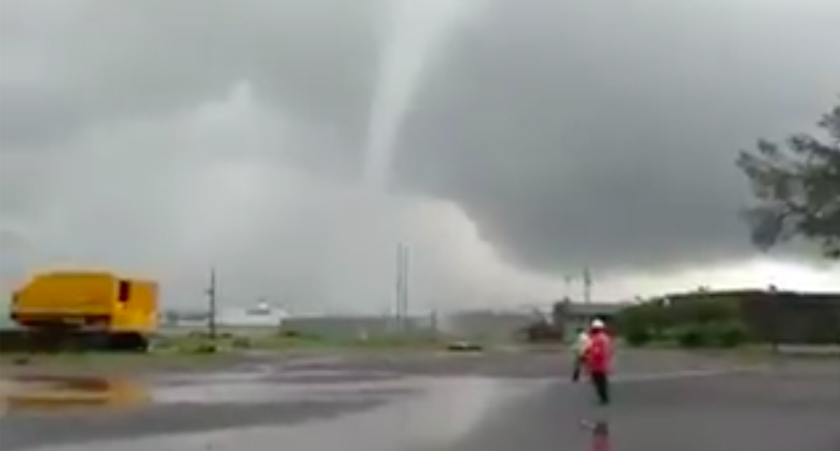 #Video Tromba azota Coatzacoalcos y daña varias viviendas