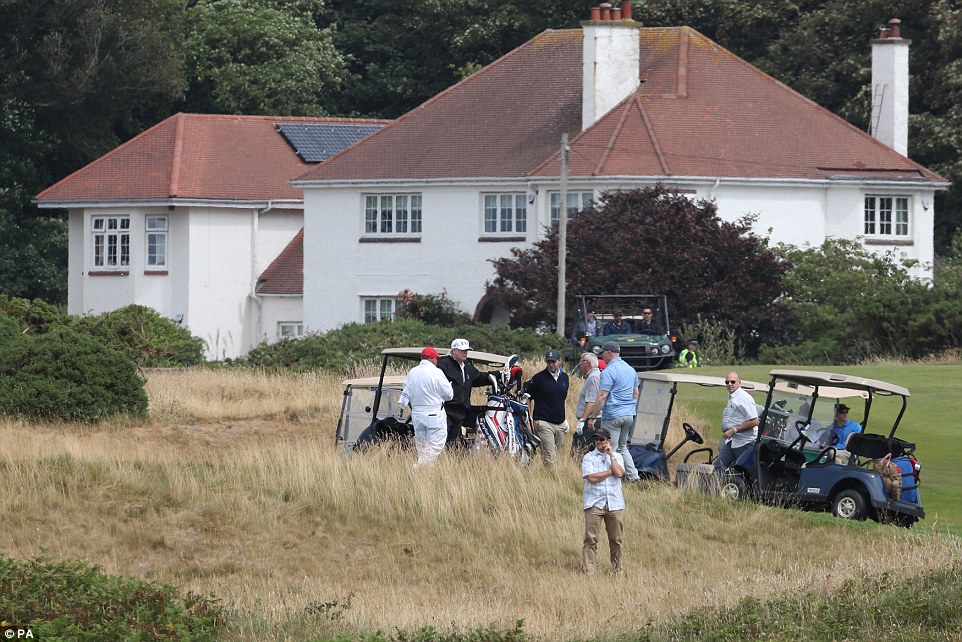 Trump practica "su principal forma de ejercicio" en Escocia - trumpgolfint1