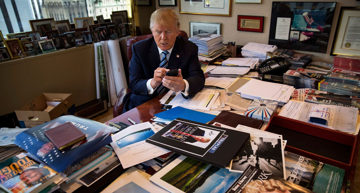 Trump comparte tuit con video de personas gritando “CNN apesta”