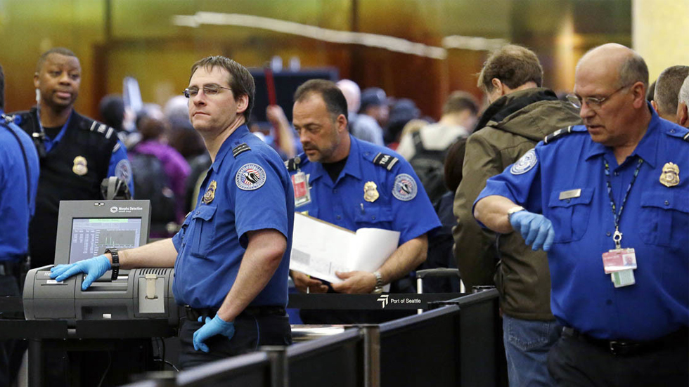 Autoridades aéreas de EE.UU. investigan a pasajeros durante vuelos - tsa-aeropuerto-estados-unidos