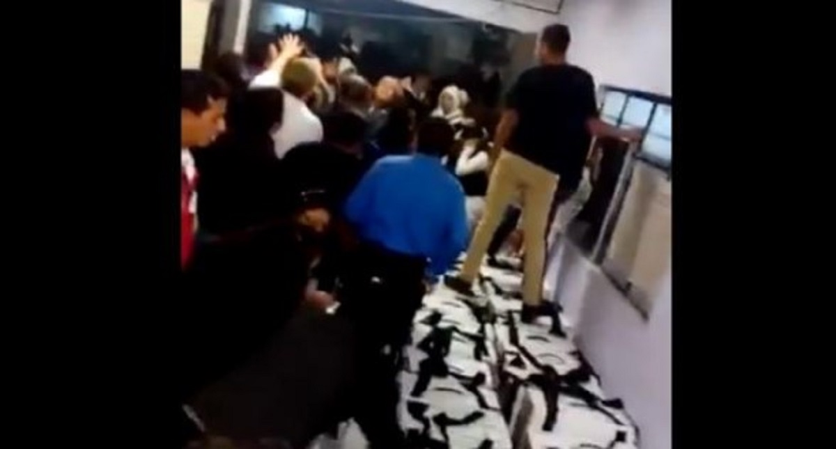 #Video Amedrentan a funcionarios de casilla en sede distrital de la GAM