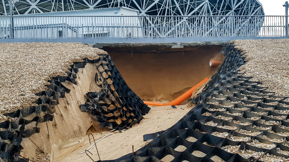Lluvias en Rusia provocan socavón en estadio mundialista - volgogrado-socavon-2