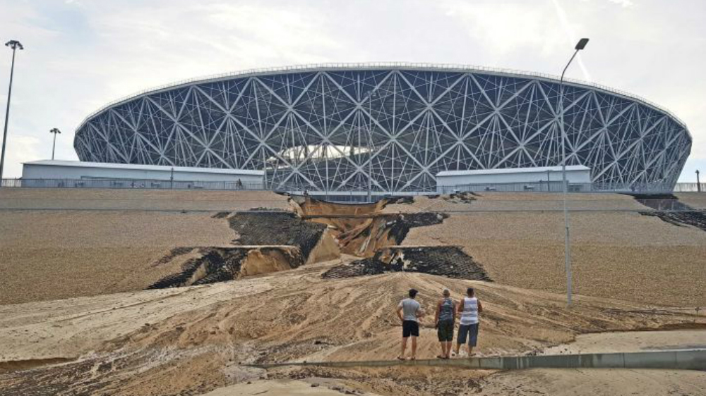 Lluvias en Rusia provocan socavón en estadio mundialista