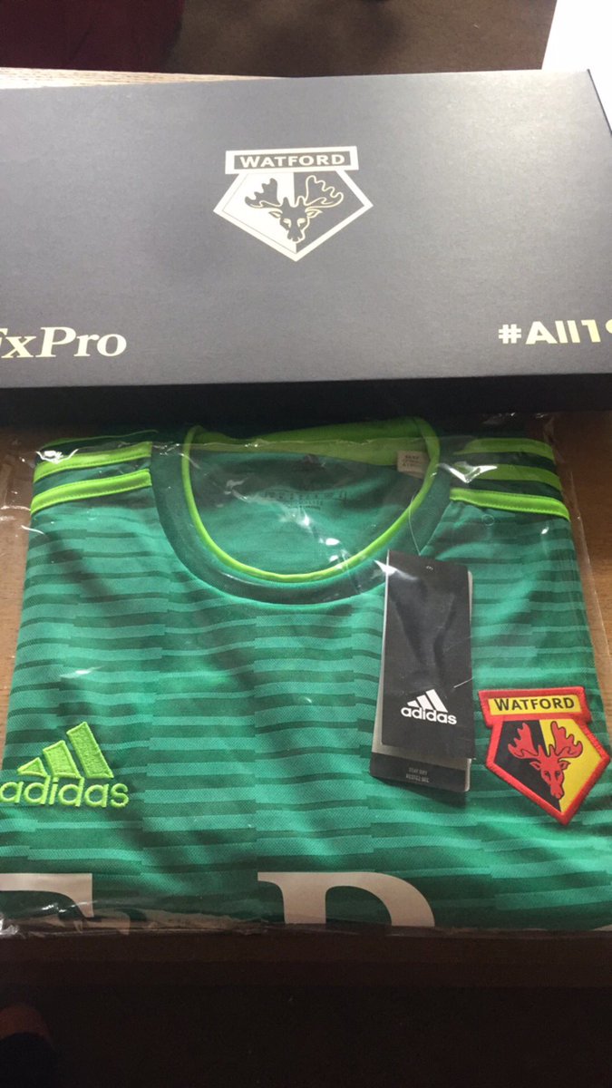 Equipo inglés envía regalo especial a fanáticos con asistencia perfecta - watford-regalo-inglaterra-2