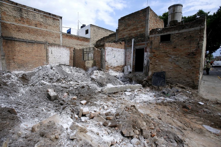 Hallan 10 cadáveres en fosa clandestina de Guadalajara - 000-1857bo