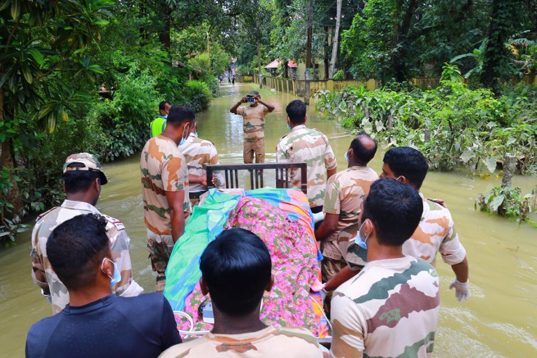 Más de un millón de desplazados por inundaciones en India - 000-18h40o