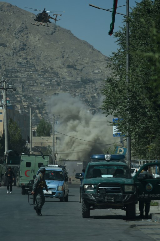 Combates en Kabul tras disparos de cohetes - 000-18i0pq