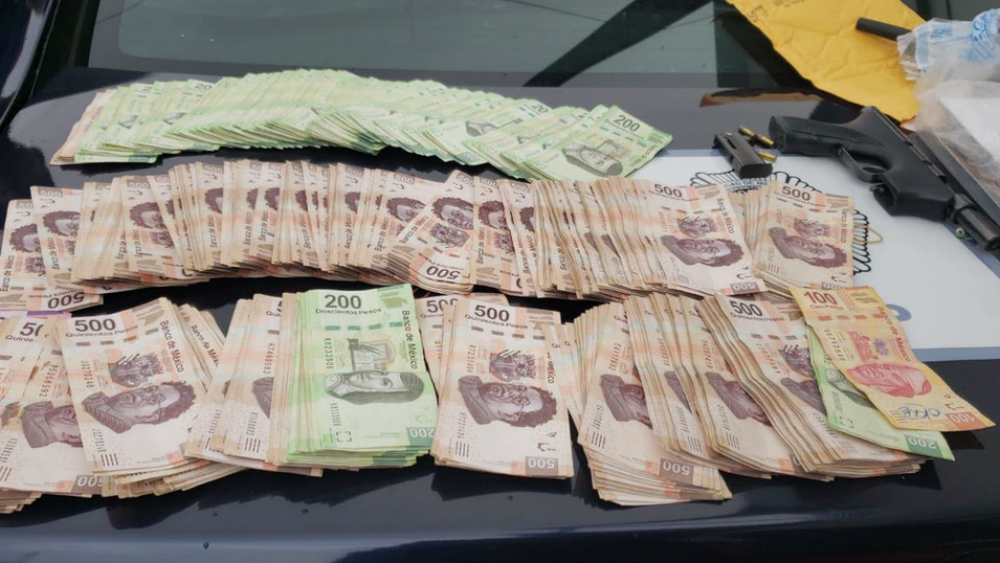 Policías capitalinos recuperan 330 mil pesos y detienen a dos hombres por robo