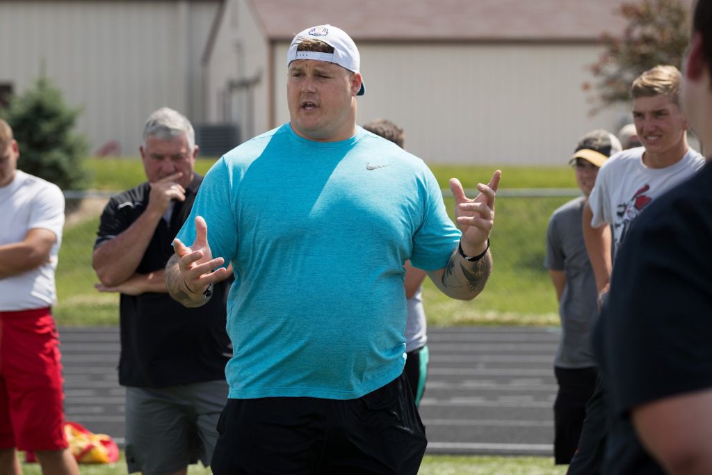 Exjugador de la NFL exigió decapitar el cadáver de su padre - 5b7c7c77a78aaimage