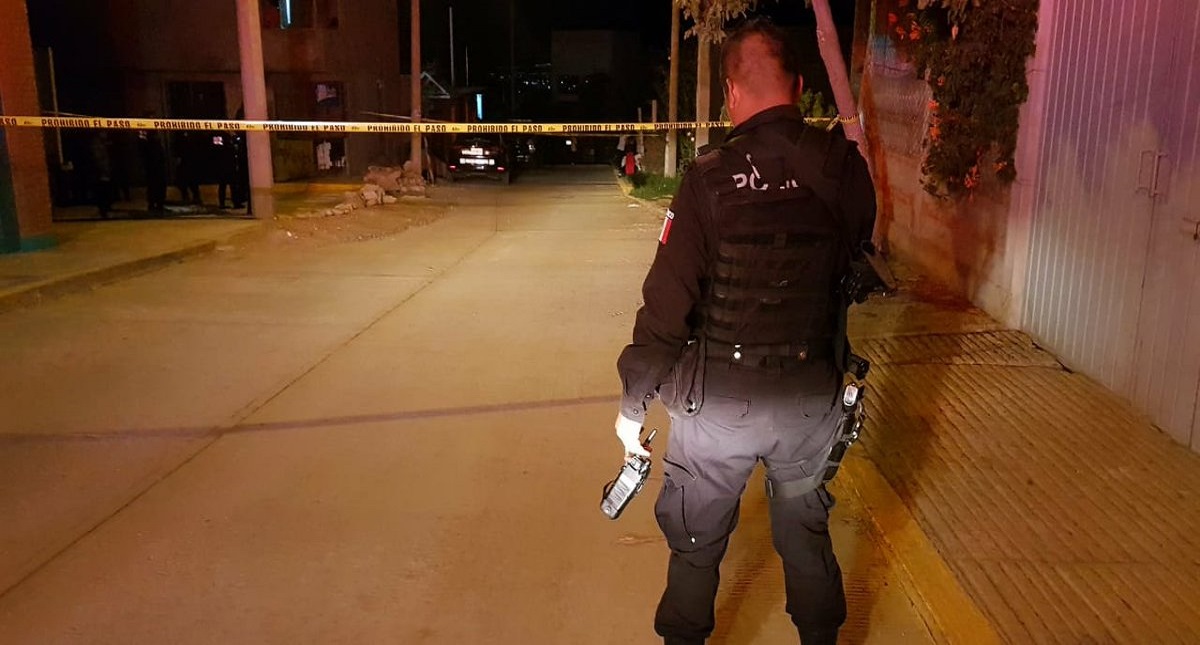Abandonan cadáver con amenazas en calle de Oaxaca