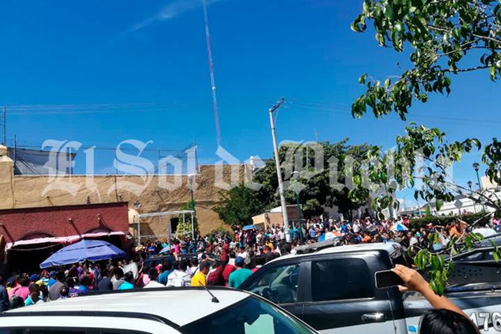 Queman vivos a acusados de robar a menores en Puebla - acatlan-puebla-linchamiento-2