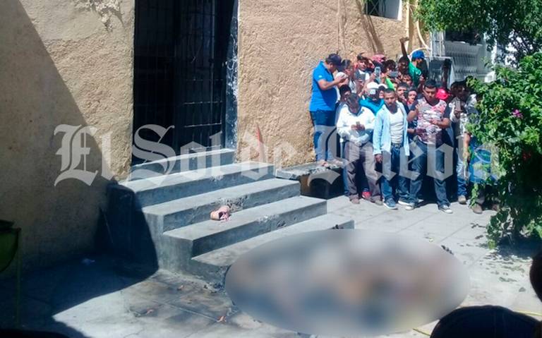 Queman vivos a acusados de robar a menores en Puebla - acatlan-puebla-linchamiento-4