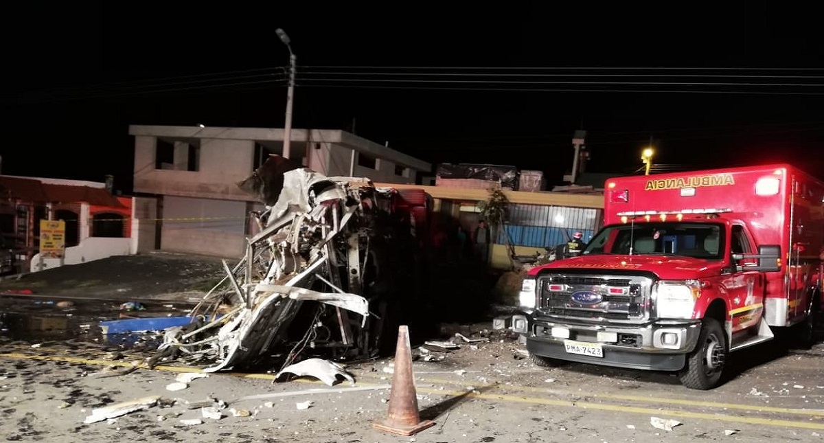 Accidente de autobús en Ecuador deja más de 20 muertos