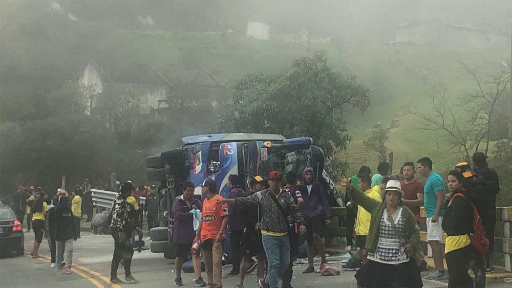 Mueren 12 fanáticos del Barcelona de Ecuador tras accidente
