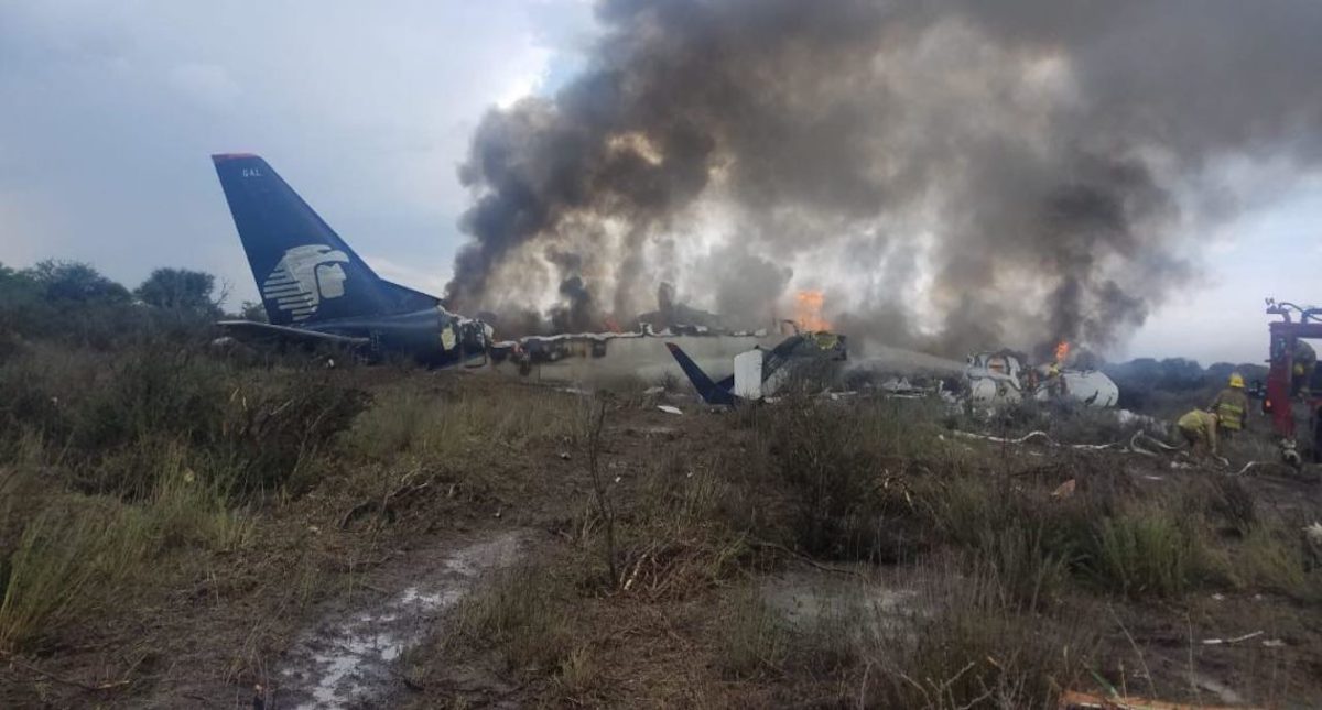 Inicia remoción del avión de Aeroméxico accidentado en Durango