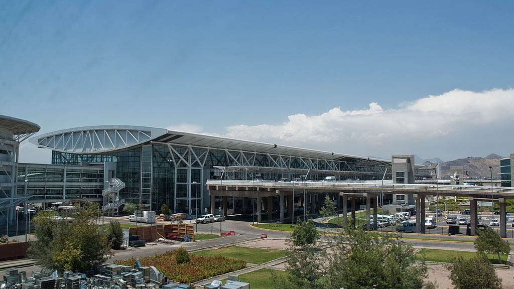 Aterrizan de emergencia cuatro vuelos de Chile y Perú por amenaza de bomba - aeropuerto-internacional-comodoro-arturo-merino-benitez-chile