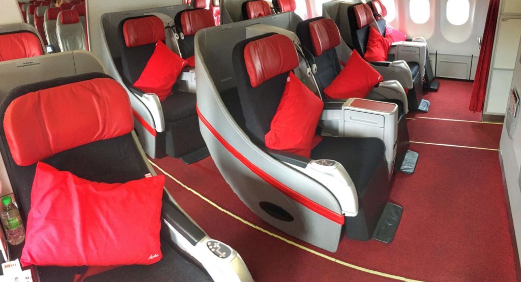 Las 6 aerolíneas más innovadoras - air-asia-x-flatbed-business-class-seats-panorama1