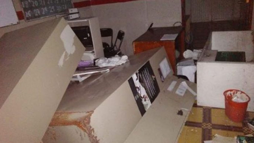 Huachicoleros destrozan alcaldía en Hidalgo