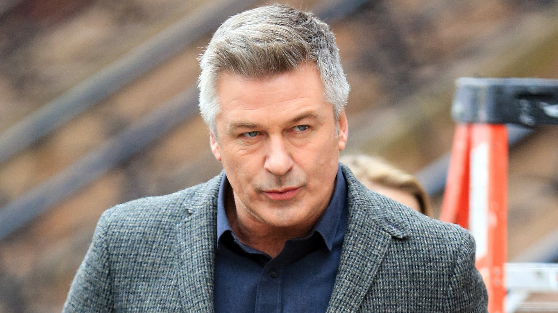 #Video Alec Baldwin asegura que no se percató de haber disparado en grabación