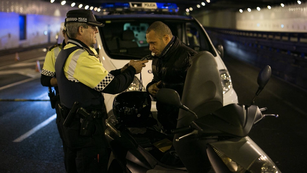 Conductor pierde todos los puntos de su permiso por manejar ebrio en España