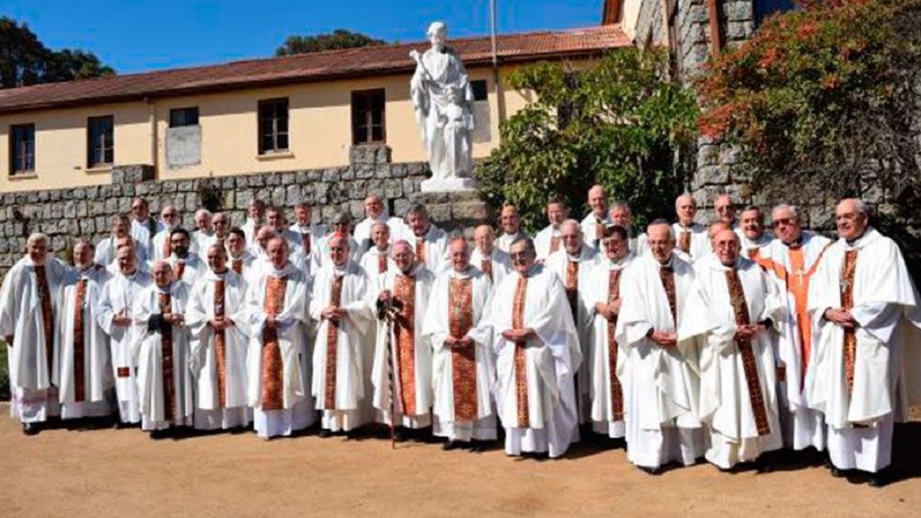 Allanan Conferencia Episcopal de Chile por abusos sexuales