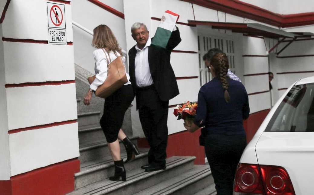 AMLO se reúne con futuros secretarios de su Gobierno - amlo-dara-mensaje-medios-araceli-0-33-1038-646