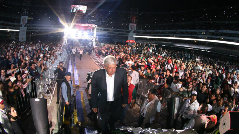 Cuesta renta del Estadio Azteca más barata a AMLO que a EPN - amlo-estadio-azteca