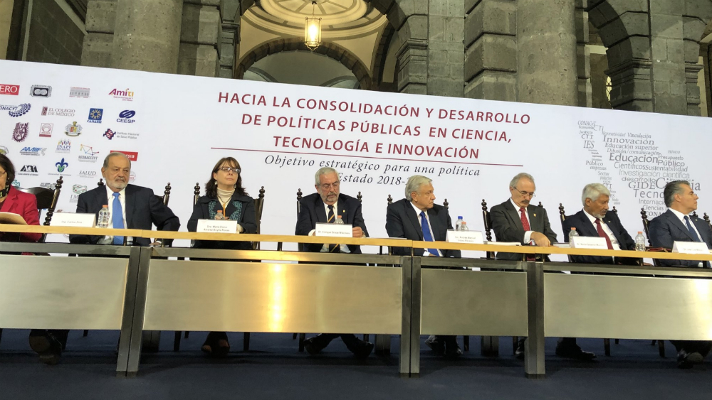 Ofrece López Obrador buscar más presupuesto para ciencia y tecnología - amlo-lopez-obrador